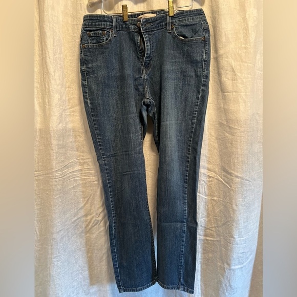 Levi's Denim - Levi’s red label jeans. Mid rise skinny jeans. Size 16.